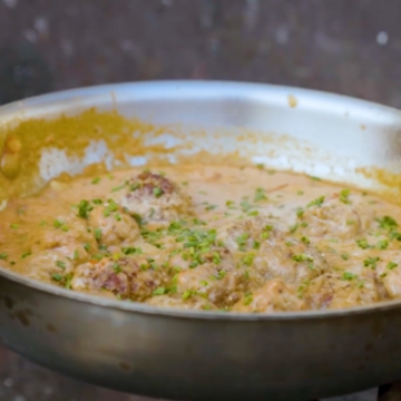 Wildsfrikadelle met room, rissie en tamatiesous