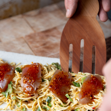 Cured tuna loins with egg noodles